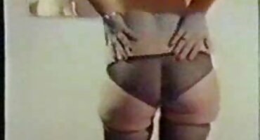 പുള്ളിക്കാരൻ, ഒരു ഒഴികഴിവായി, അവന്റെ പക്വതയുള്ള കാമുകി