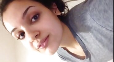 ഒരു അമച്വർ ത്രികോണം രണ്ട് സ്ലത്സ് ഒരു മനുഷ്യൻ