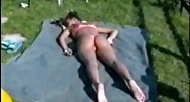 കിടക്കയിൽ ഒരു ജ്യൂസി കഴുതയിൽ ലൈംഗിക പങ്കാളി