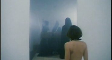 ആകർഷകമായ ബ്ലെൻഡിൽ എല്ലാ വിള്ളലുകളും ആൺകുട്ടികളാൽ നശിപ്പിക്കപ്പെടുന്നു