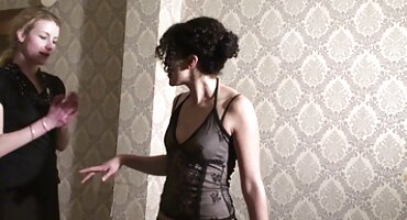 റെഡി കോഴി വെളുത്ത അവളുടെ കാമുകൻ കാത്തിരുന്നു