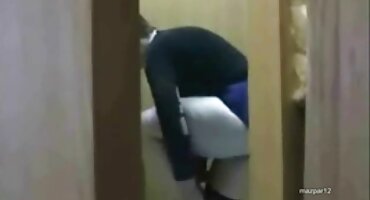 രണ്ട് നഗ്നരായി പക്വതയുള്ള ലെസ്ബിയൻ പരസ്പരം ഷേവ് ചെയ്തു സമനിരപ്പുണ്ടാക്കുക