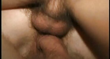 പെൺകുട്ടി സൌമ്യമായി അവളുടെ കാമുകൻ സ്നേഹം ഉണ്ടാക്കുക