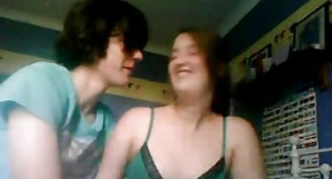 സുന്ദരിയായ പെൺകുട്ടി കോഴി സക്സസ് പുരുഷന്മാരുടെ കം വിഴുങ്ങുന്നു