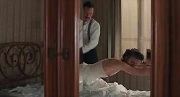 സൂപ്പർ-ഫക്കിംഗ് - ചൂടുള്ള റഷ്യൻ കോയിഡ് ബാത്ത്റൂമിൽ ഒരു മനുഷ്യന് നൽകി