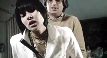 കാമുകൻ അക്രമാസക്തമായി നിലവിളികളോടെ ഉറക്കെ ചൊറിച്ചിൽ റഷ്യൻ വേശ്യയെ പക്വത പ്രാപിക്കുന്നു