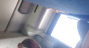 സുന്ദരിയായ റഷ്യൻ യുവാവ് കാണിക്കുന്നു സമനിരപ്പുണ്ടാക്കുക ക്ലിറ്റ്