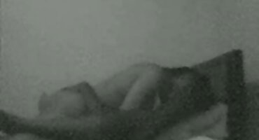 സുന്ദരിയായ ഒരു സുന്ദരിയുമായി യുവാവ് ലൈംഗിക ബന്ധത്തിൽ ഏർപ്പെട്ടു