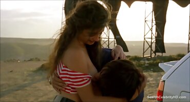 യുവ സുന്ദരി ഏറ്റവും അസാധാരണമായ സ്ഥാനങ്ങളിൽ ലൈംഗിക സ്നേഹിക്കുന്നു