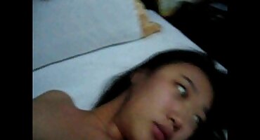 സ്കിൻ നൂഡോ നഗ്നരായ ബേബി ഒരു ആൾ കഴുതയിൽ തളർന്നു ലഭിക്കുന്നു