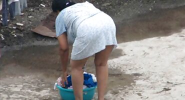 മസാജ് സമയത്ത് ക്ലയന്റ് വശീകരിക്കുന്നു മസാജ് അവളുടെ