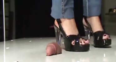 റഷ്യൻ യുവ നഗ്ന സെംതെര്ഫൊല്ദ് കഴുത തന്റെ കോഴി കൊടുത്തു