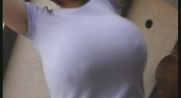 നാണംകെട്ട യുവ സ്വെറ്ററുകൾ ഒരു കാട്ടു ഗംഗാധരൻ ഉണ്ട്