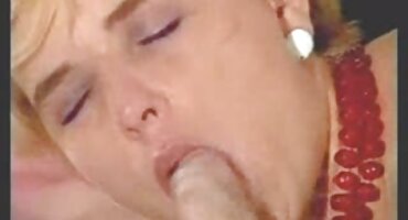 നോട്ടി ലെസ്ബി ലെസ്ബിയൻസ് അനൽ മുത്തുകൾ കളിക്കുക