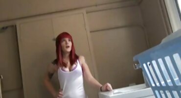 ക്യാമറയിൽ പോസ് ചെയ്യുന്ന പയ്യൻ