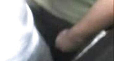 പക്വതയുള്ള വെളുത്തുള്ളി യുവ പങ്കാളി നശിപ്പിച്ചു