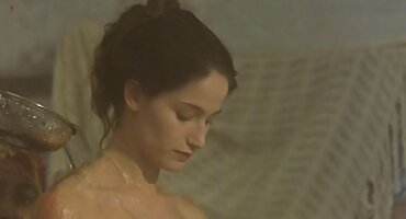 ഇറുകിയ കുണ്ടിയിൽ സുന്ദരിയായ റഷ്യൻ സുന്ദരി