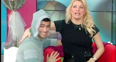 വെളുത്തുള്ളി പൊടി തുടച്ചു, അനലോഗ് ഉള്ള ആളിന് സ്വയം കൊടുത്തു