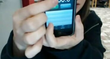 രണ്ട് ആൺകുട്ടികളുമായി ഫക്കിംഗ്, സുന്ദരിയായ നഗ്നത അവർക്ക് വായും സമനിരപ്പും നൽകി