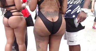 റഷ്യൻ ബ്രൂനറ്റ് വർക്ക്ഔട്ട് സ്വയം തൃപ്തിപ്പെടുത്തുന്നു