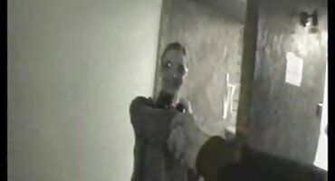 ആ മനുഷ്യൻ ഒരു നേർത്ത പക്വതയുള്ള സ്ത്രീയുടെ ആകർഷണത്തിന് വിധേയനായി അവളെ പുസ്സിയിൽ കിടത്തി