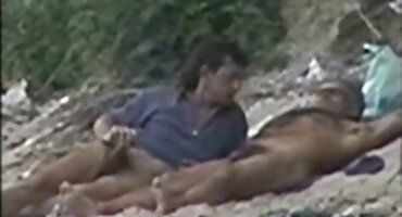 യുവാവ് ആദ്യമായി യോനിയിൽ ഒരു സ്ത്രീയും കാമുകിയും അവളുടെ വലത് കാമുകനും