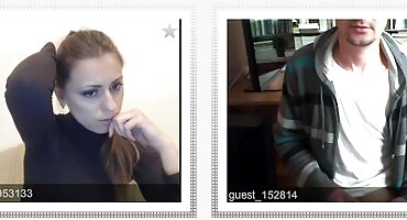 അമ്മ മകളുടെ പുതിയ കാമുകന്റെ കോഴി മുക്കി, തുടർന്ന് എല്ലാവരും ഒരുമിച്ച് നഗ്നരായി