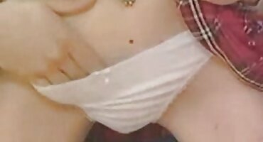 കാസ്റ്റിംഗിൽ, ഒരു പക്വതയുള്ള സ്ത്രീ സ്വയം രതിമൂർച്ഛയിലേക്ക് കൊണ്ടുവരുന്നു