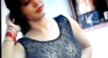 സുന്ദരിയായ റെഡ്ഹെഡ് പെൺകുട്ടി പുരുഷനാൽ നശിപ്പിക്കപ്പെട്ടു