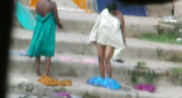 യുവ കാമുകൻ പക്വതയുള്ള ബ്ലൊംദെ