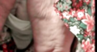 സോഫയിൽ സഹ ഫ്രിഗ്സ് റഷ്യൻ പക്വത ഫിഷ്നെത്സ്