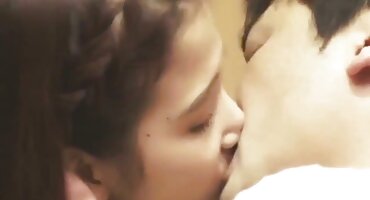 പക്വതയുള്ള ചിക്കൻ അവളുടെ ഓഫീസിൽ സെക്സ് ഉണ്ട്