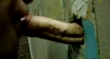 സുന്ദരിയായ, എന്നാൽ അതേ സമയം, ഒരു വലിയ കഴുതയുമായി ഒരു തടിച്ച പെൺകുട്ടി, ഒരു വെളുത്ത മനുഷ്യൻ കിടക്കയിലേക്ക് വലിച്ചിഴച്ചു