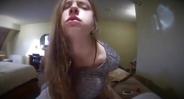 സ്റ്റെപ്ഡാഡ് യുവ മകൾ ഇറുകിയ സമനിരപ്പുണ്ടാക്കുക ലെ വിരൽ