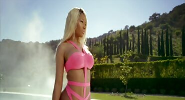 സുന്ദരിയായ പെണ്കുട്ടി