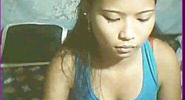 മനോഹരവും വളരെ മൃദുവായതുമായ വെളുത്തുള്ളി കുളിമുറിയിൽ സ്വയം പരിപാലിക്കുന്നു