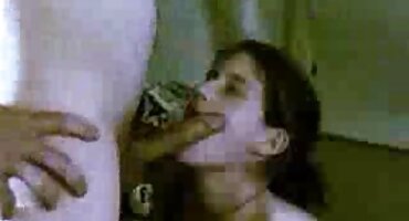 കർവി ബയോണ്ട ബ്ലെൻഡർ അവളുടെ മകളെ വശീകരിച്ചു സെക്സിനായി കുനിഞ്ഞു