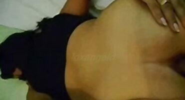 ബ്രൂണെറ്റ് മുടി തരം റഷ്യൻ പെൺകുട്ടി കഴുത്തിൽ ലൈംഗിക