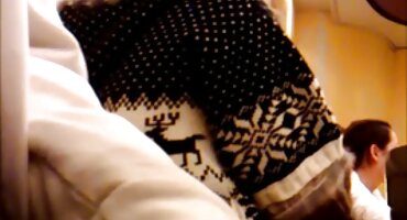 പെൺകുട്ടി ഒരു ചൂടുള്ള അനൽ ഫക്ക് ചോദിക്കുന്ന ആൺകുട്ടികൾക്ക് കഴുത കാണിക്കുന്നു