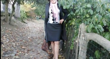 കൂട്ടുകാരന്റെ ഭാര്യയെ കെട്ടിപ്പിടിച്ച് അയാൾ അവളെ കെട്ടിപ്പിടിച്ചു