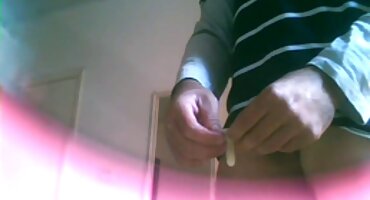 സുന്ദരനും യുവാവുമായ 18 വയസ്സുകാരി നഗ്നനായി ഒരു ഡോഗി പൊസിഷനിൽ