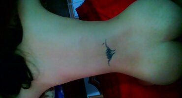 യംഗ് പെൺകുട്ടി അകത്ത് ഒരേ സമയം രണ്ട് കോക്സ് അനുഭവിക്കാൻ സ്നേഹിക്കുന്നു