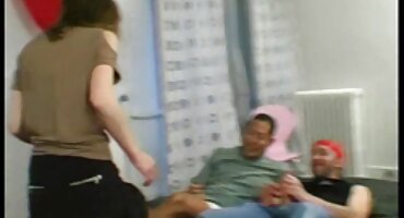 മുതിർന്ന സ്ത്രീ അവളുടെ കാമുകന്റെ കോഴി കുടിച്ചു ലൈംഗിക ഉണ്ട്