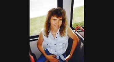 നഗ്നരായ സ്കിൻ റഗാസ പെൺകുട്ടി അവളുടെ കാമുകൻ സമനിരപ്പുണ്ടാക്കിയ