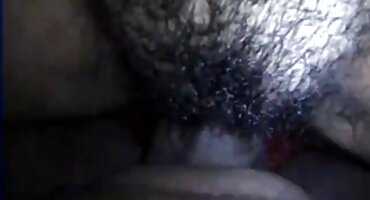 പക്വതയുള്ള വെളുത്തുള്ളി പങ്കിടുന്നു ലവ് മേക്കിംഗ് അനുഭവം യുവ ബ്രൂണെ