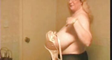 രണ്ട് സൂപ്പർ-ഫക്കിംഗ്-ചൂടുള്ള കുഞ്ഞുങ്ങൾ ഒരു ആൾ നാറി അവന്റെ കം വിഴുങ്ങുക