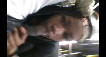 ഇറുകിയ ദ്വാരം പെൺകുട്ടി സൌമ്യമായി ഒരു കൊഴുപ്പ് കോഴി നശിപ്പിച്ചു