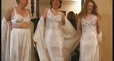 പുള്ളിക്കാരൻ ഒരു മുതിർന്ന നായിന്റെ മോനെ പിടിച്ചു അവളുടെ പുസ്സി ഉടമസ്ഥതയിലുള്ള