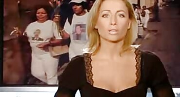 മുത്തശ്ശി മുത്തശ്ശി വേണ്ടി ഒരു ആൺകുട്ടി നഗ്നനായി നഗ്നനായി