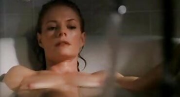 ലെസ്ബിയൻ കാമുകിയും വേലക്കാരിയും പരസ്പരം കൈമാറി